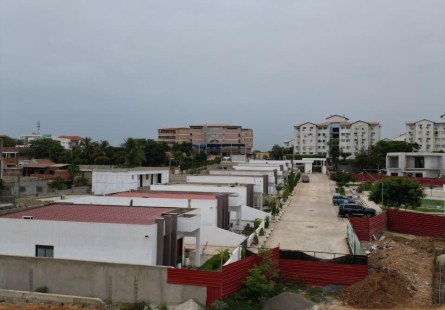 Comprar Vivenda V3 no condomínio Jardins do Nova Vida, com quintal duplo.